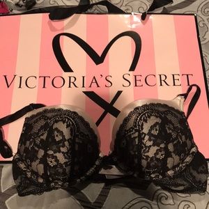 Victoria’s Secret 34B women’s bombshell bra